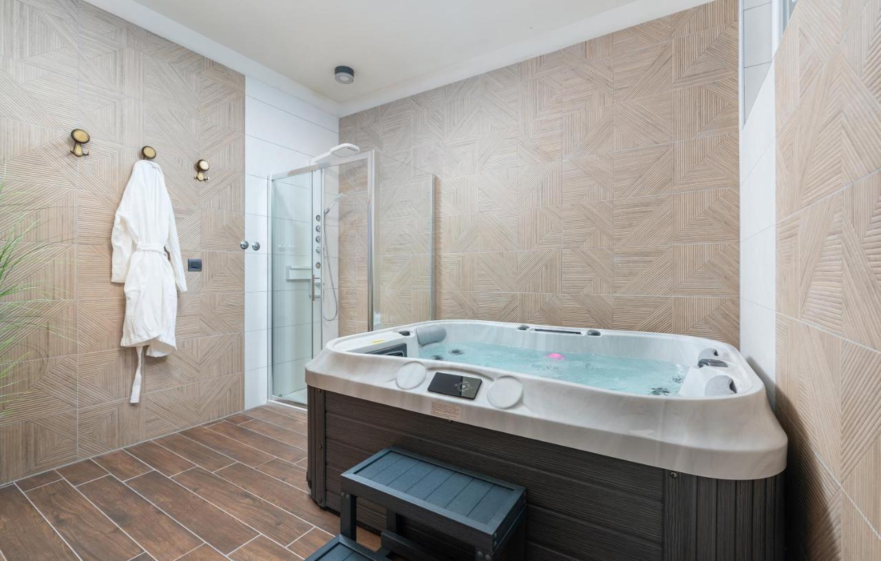 Hotel Dua Residence Пореч Экстерьер фото